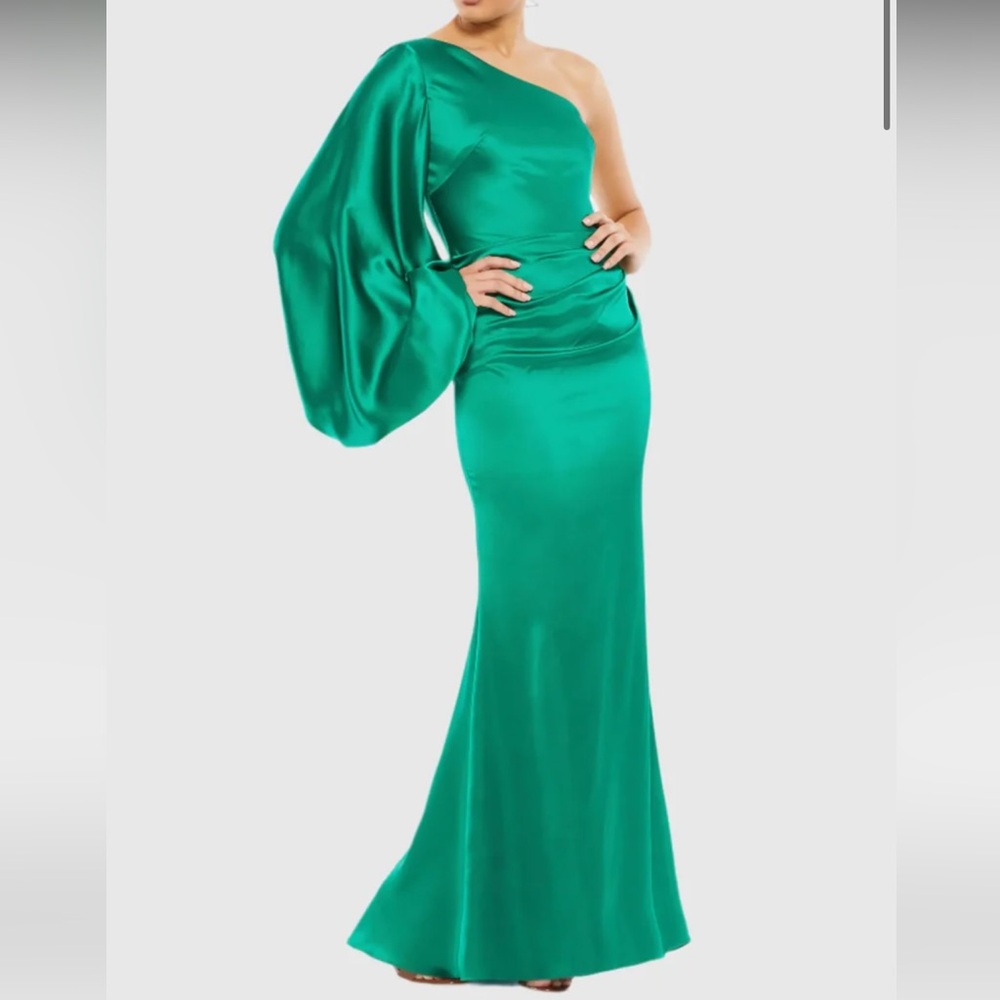 MAC DUGGAL 26588 Satin Puff One-Sleeve Gown NWT Size 8